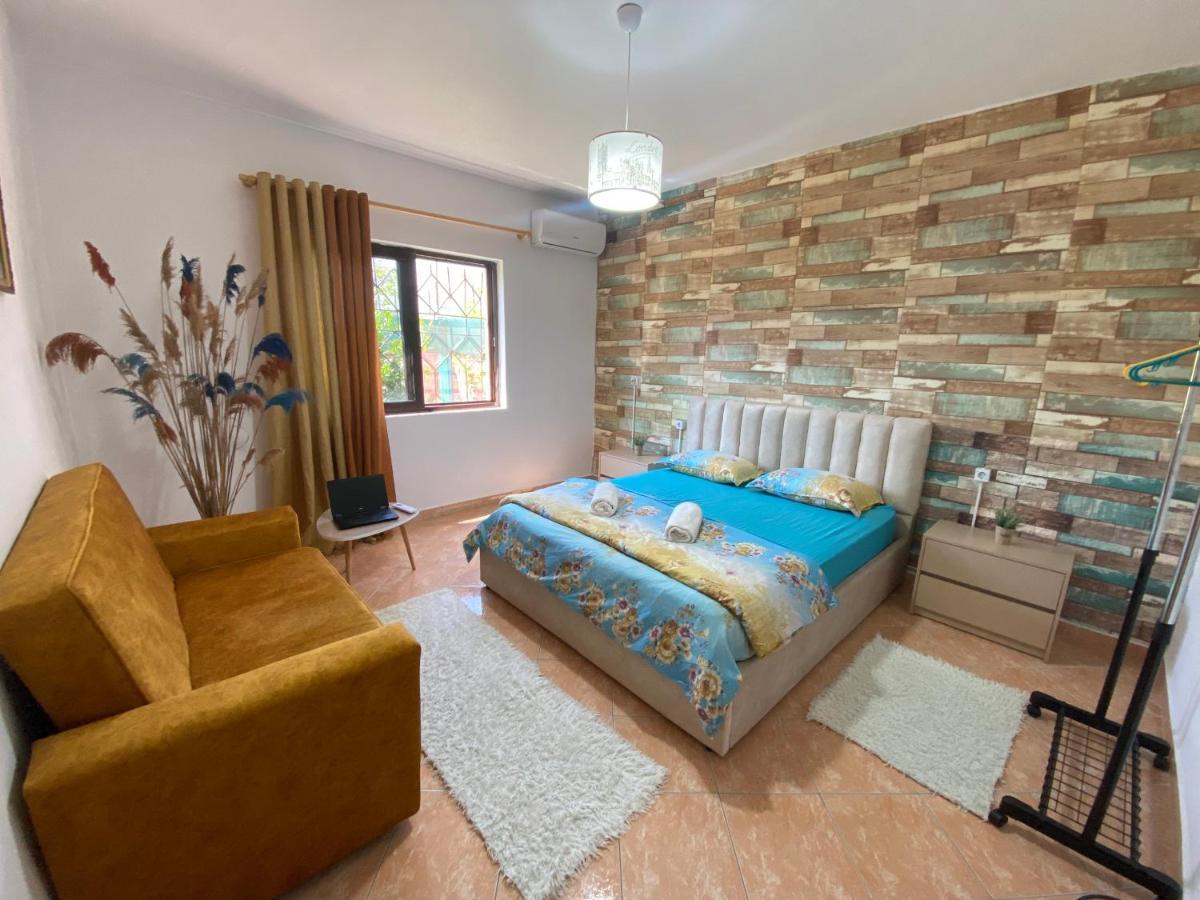The Hood - Shkodra Backpackers Hostel Exterior photo